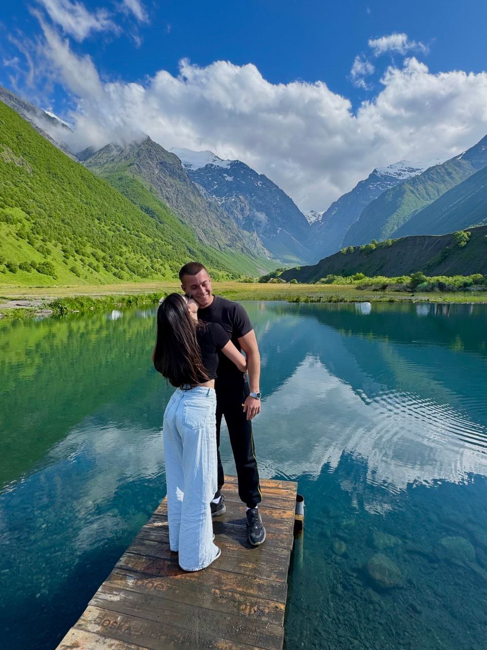 молодожены